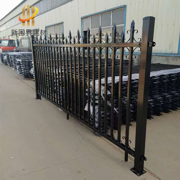 小區(qū)工廠防護(hù)欄桿、院墻鋅鋼柵欄與場區(qū)隔離鋅鋼圍欄 融合鋼絲繩網(wǎng)的產(chǎn)品特性解析